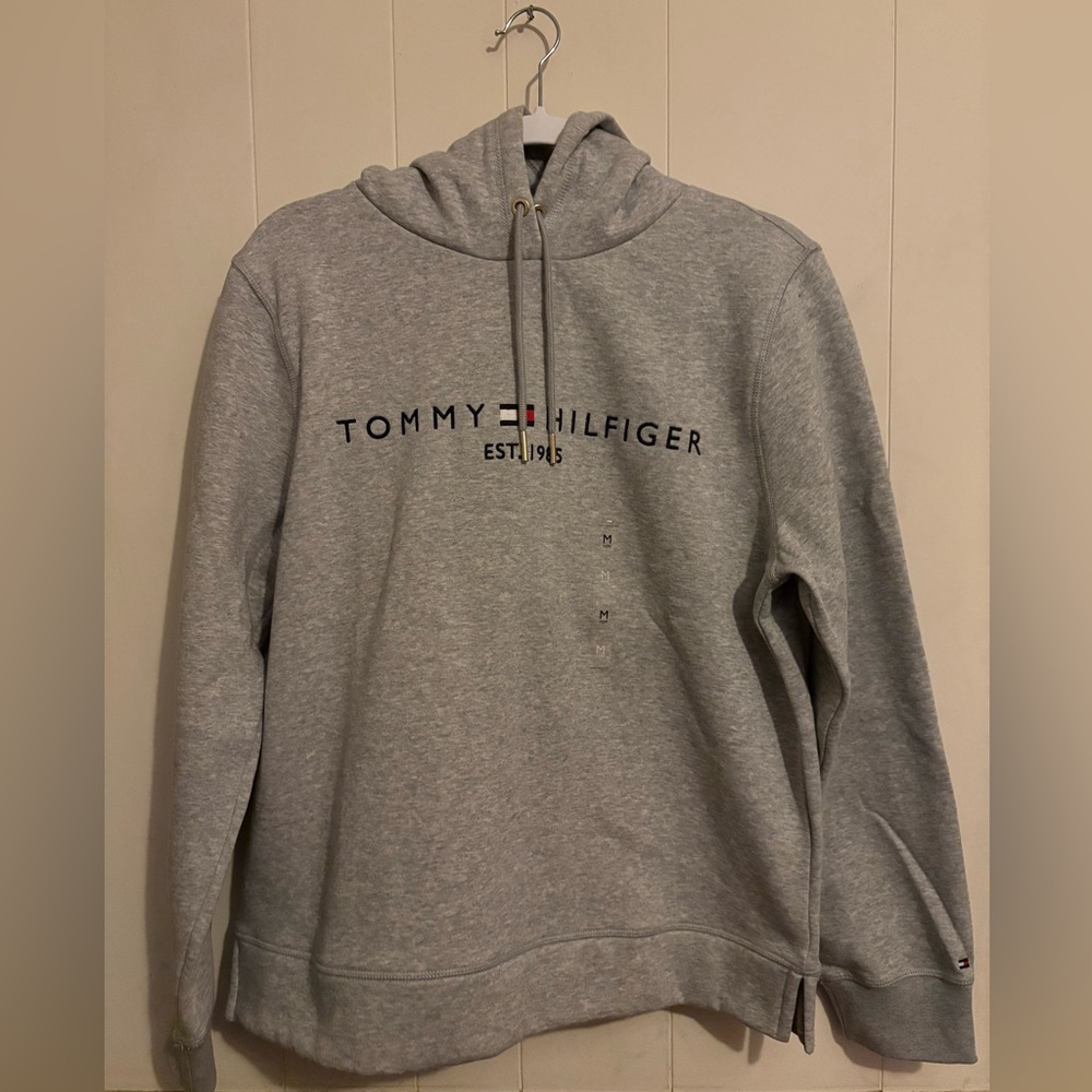Women’s Grey Embroidered Tommy Hilfiger Logo Hoodie
Size Medium